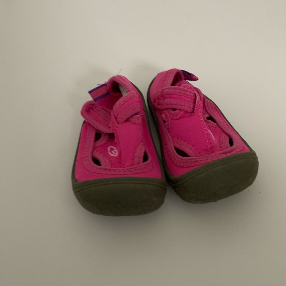 Champion kids Water shoes. Size 5/6